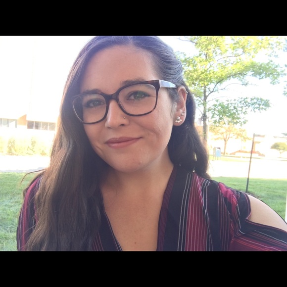 Meet Your Posher! ๐บ - Picture 3 of 4